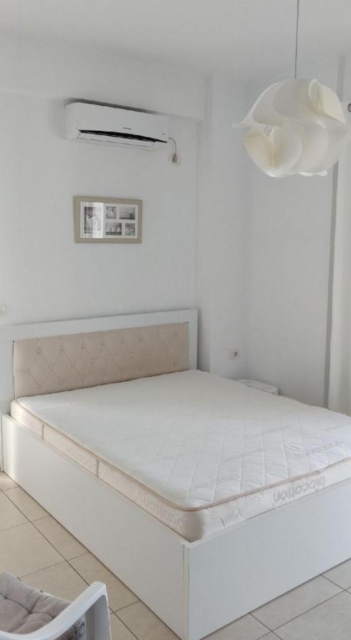 Seaside View Apartment Sarande Bagian luar foto